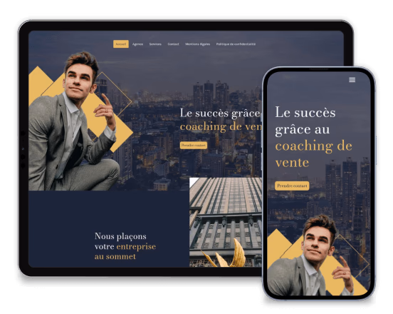 Un homme d'affaires souriant avec un fond de ville, affichant un texte sur le coaching de vente.
