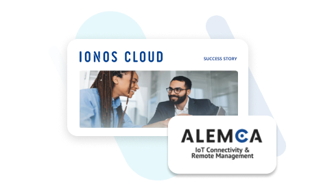 Deux personnes discutent devant un ordinateur. Logo IONOS Cloud et Alemca.