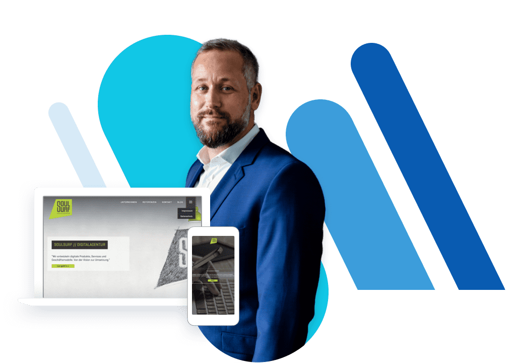 Mann mit weißem Hemd und blauem Sakko mit Screens einer Website