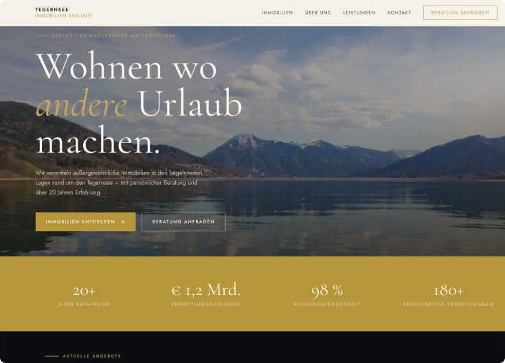 Wohnen wo andere Urlaub machen. Berglandschaft mit See im Hintergrund.