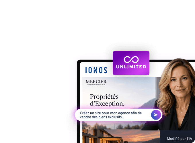 Femme souriante à côté d'une page web pour une agence immobilière affichant des propriétés sophistiquées.